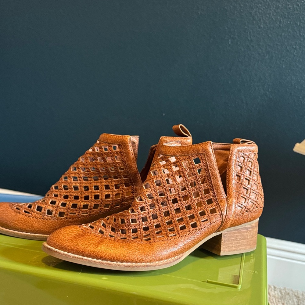 Women's Tan Ankle Boots